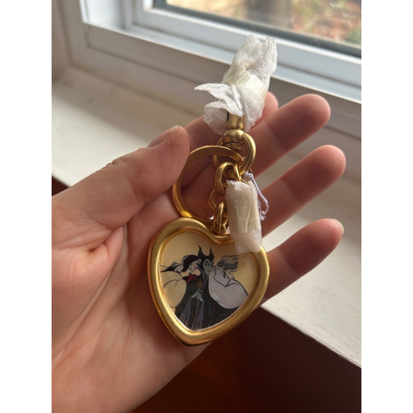 Disney X Coach Villains Keychain, Unisex, Gold, One size - Picture 4 of 7